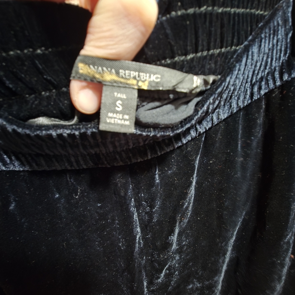 Banana Republic Women's Black Velvet Elastic Bottom Jogger Pants SIZE SMALL - Picture 2 of 3